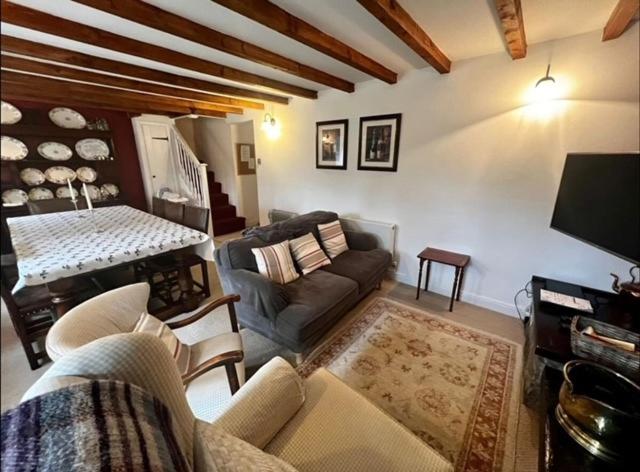 Cosy cottage in peaceful location view 4