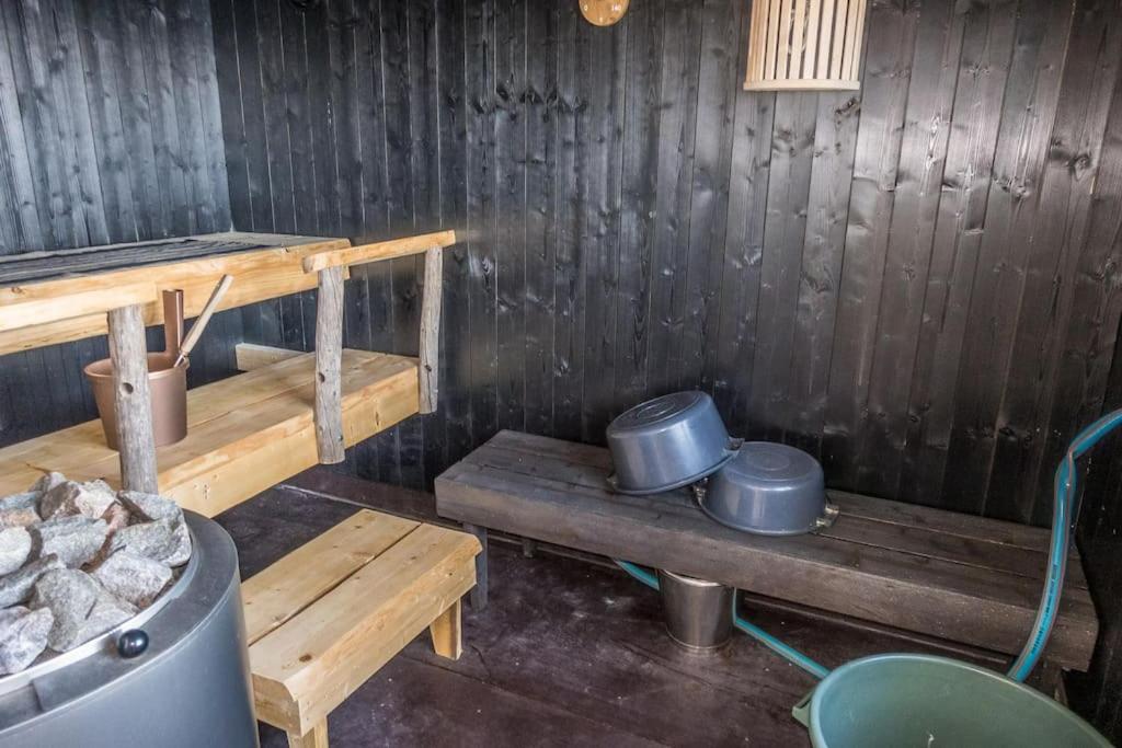 Aurora Lakefront Cottage OTSOLA, 55 km from Rovaniemi