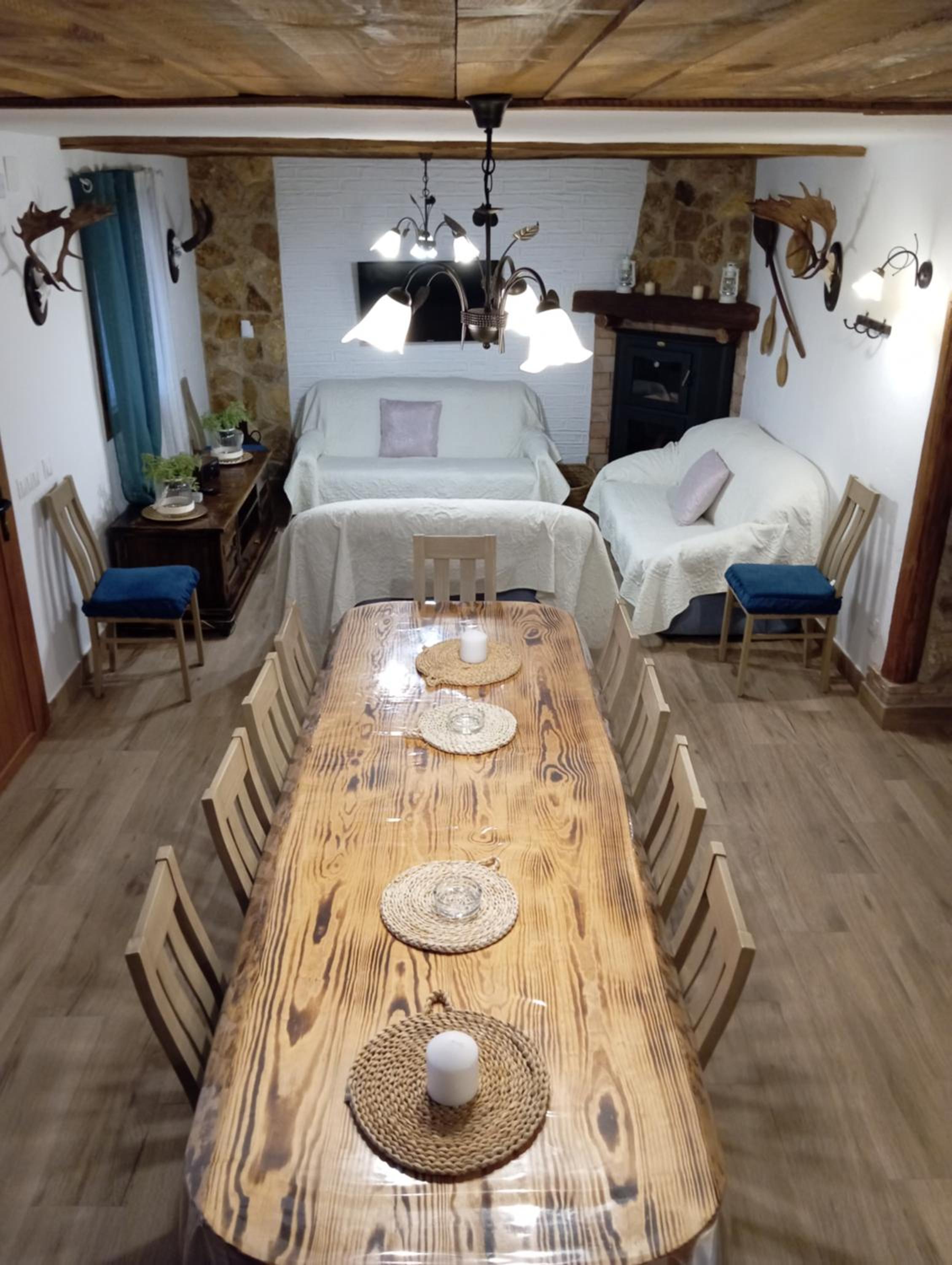 ENTRESIERRAS Apartamentos rurales con chimenea, barbacoa y espacio para eventos