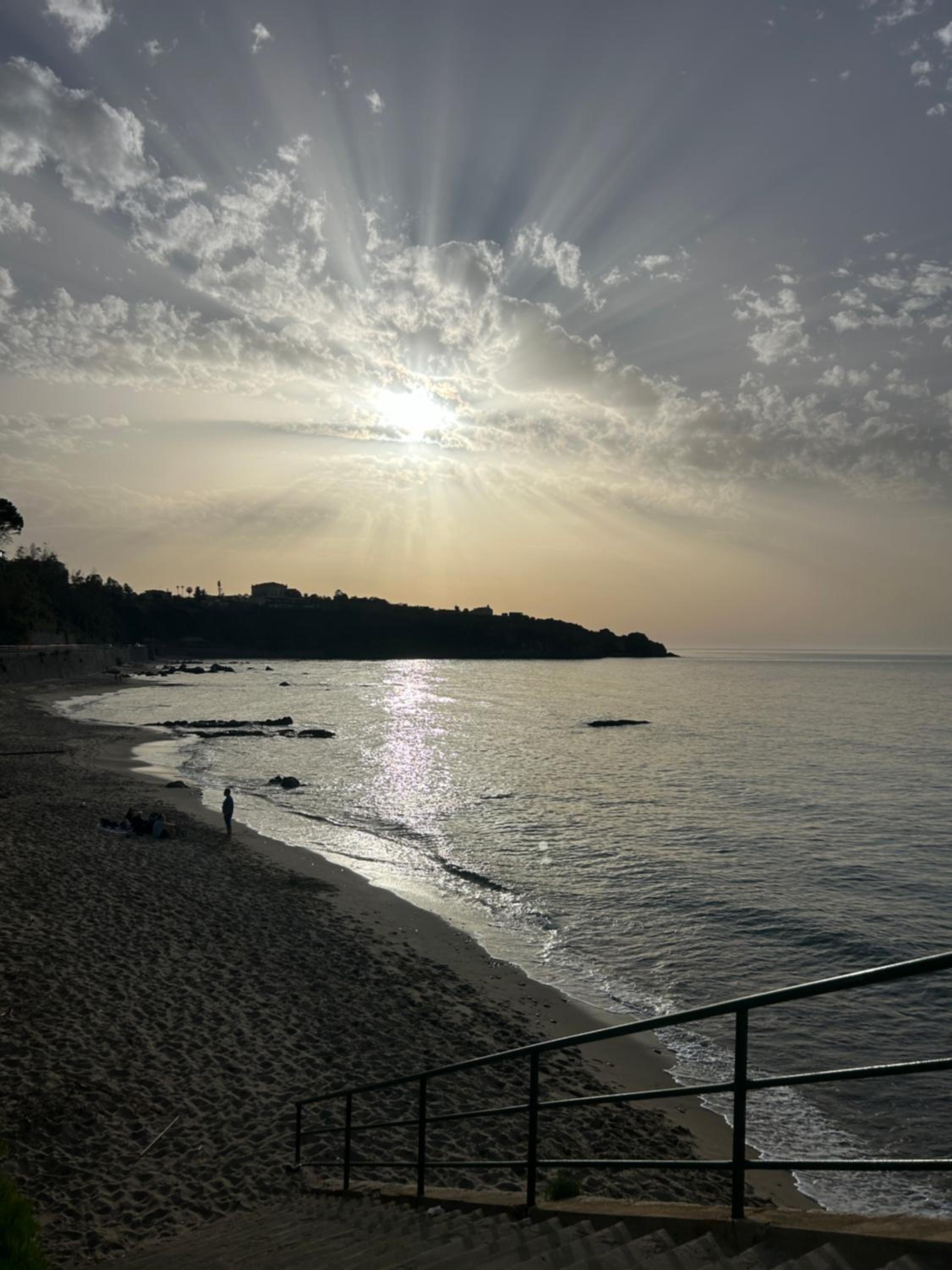 La Vie Est Belle view 4