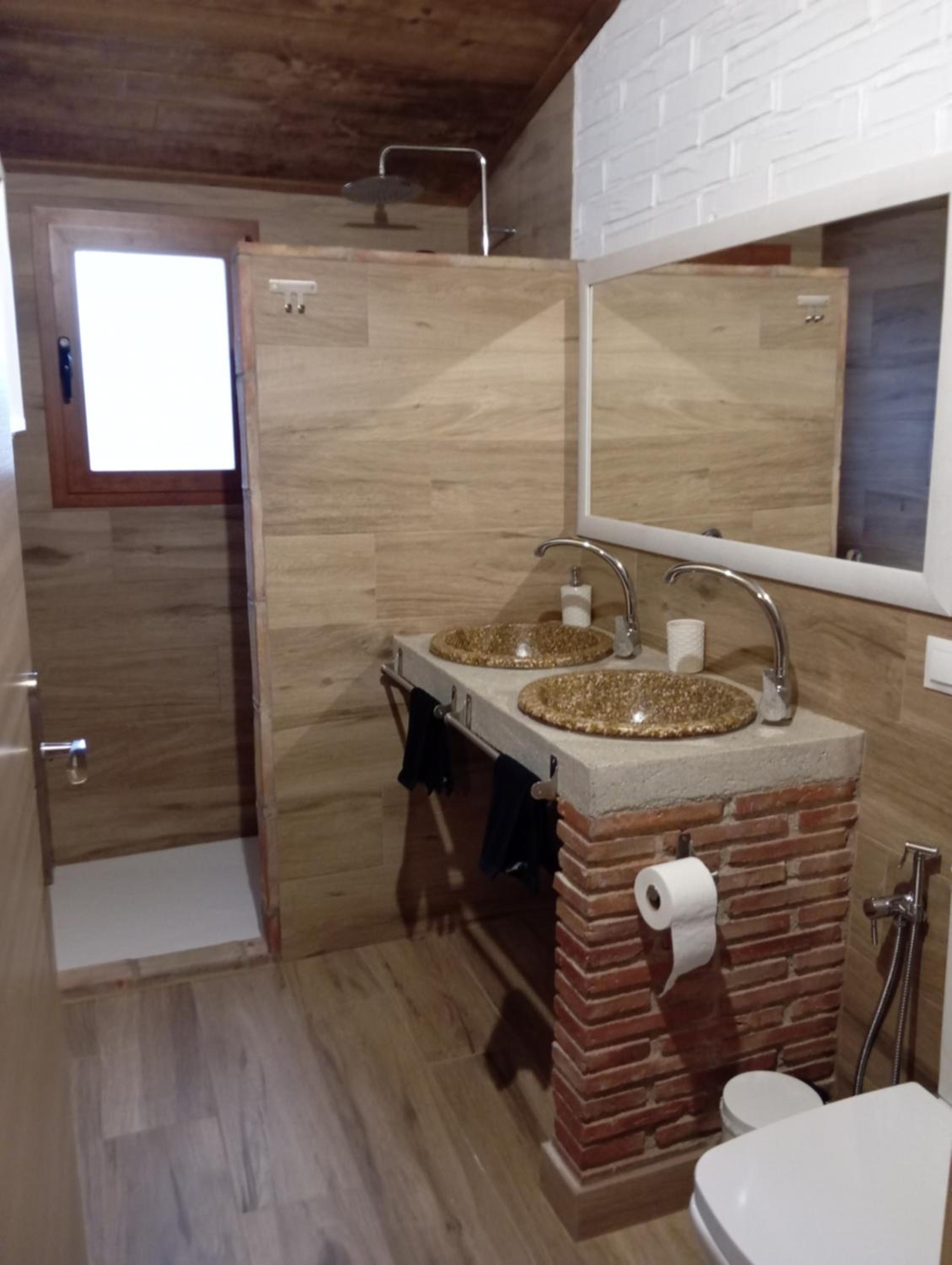 ENTRESIERRAS Apartamentos rurales con chimenea, barbacoa y espacio para eventos