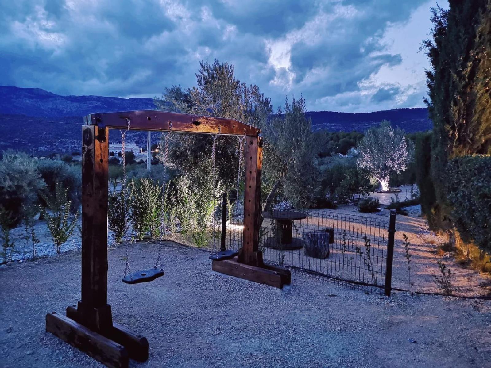 ENTRESIERRAS Apartamentos rurales con chimenea, barbacoa y espacio para eventos