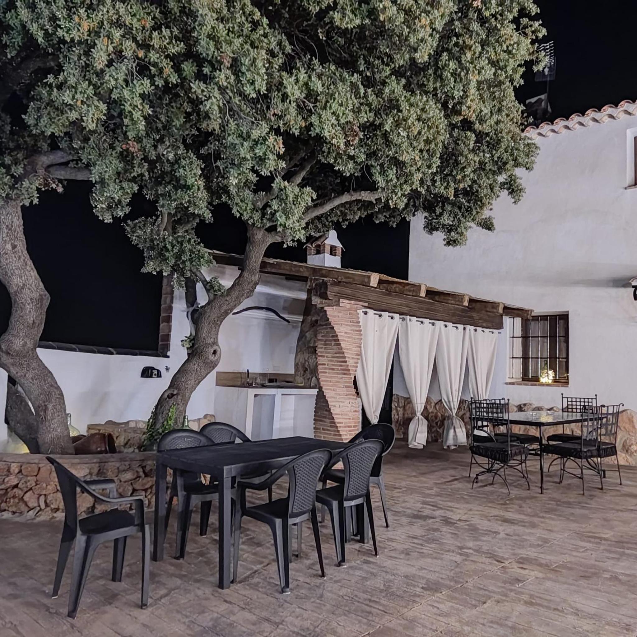 ENTRESIERRAS Apartamentos rurales con chimenea, barbacoa y espacio para eventos