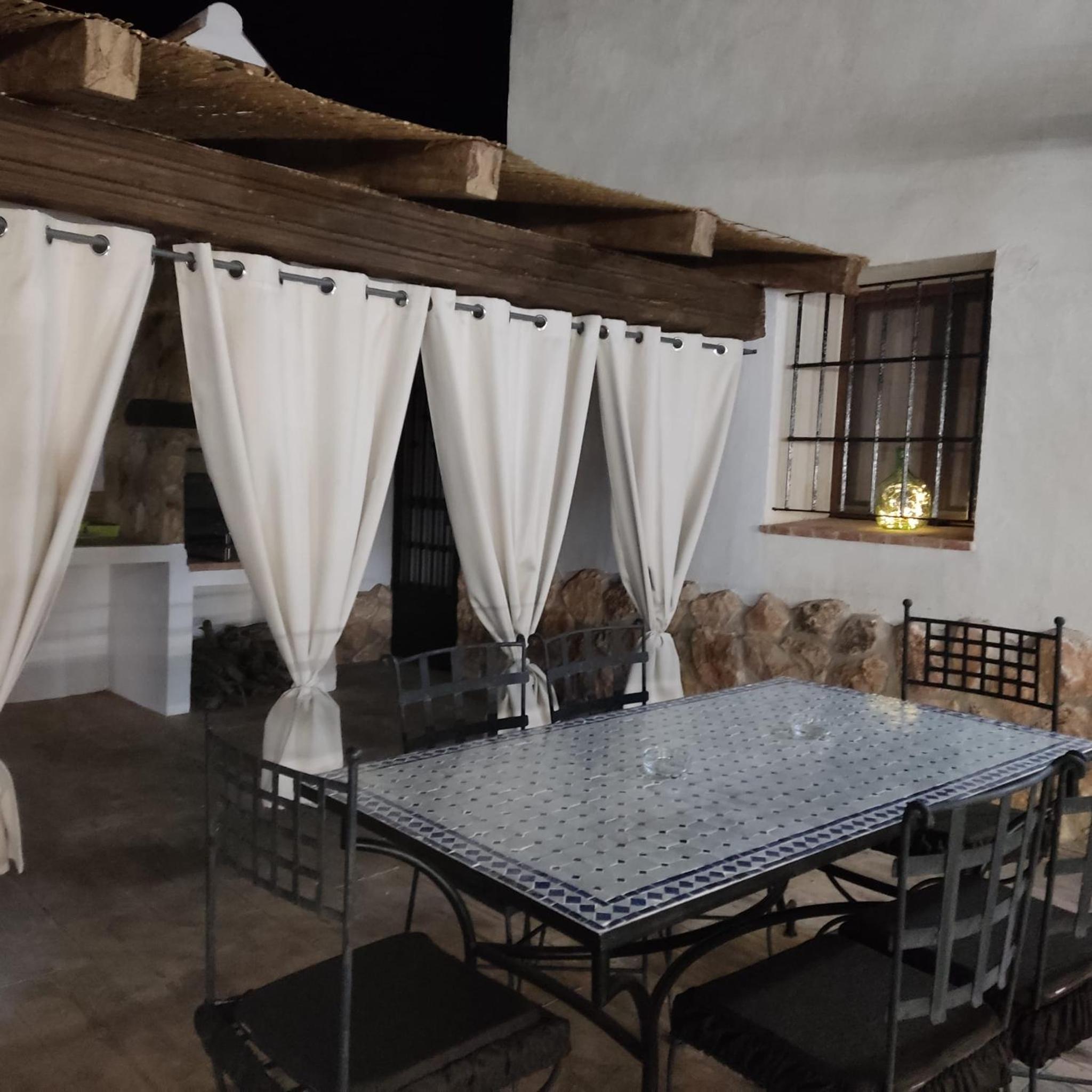 ENTRESIERRAS Apartamentos rurales con chimenea, barbacoa y espacio para eventos