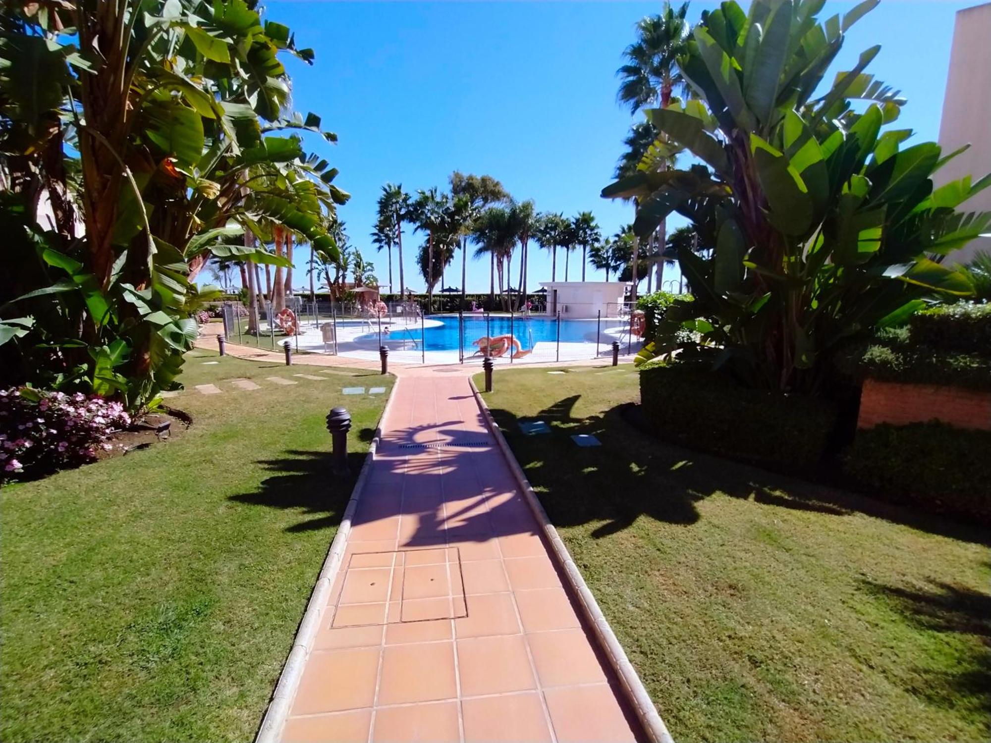 Luxury 2 bedrooms, Private Heated Pool - EHHouse