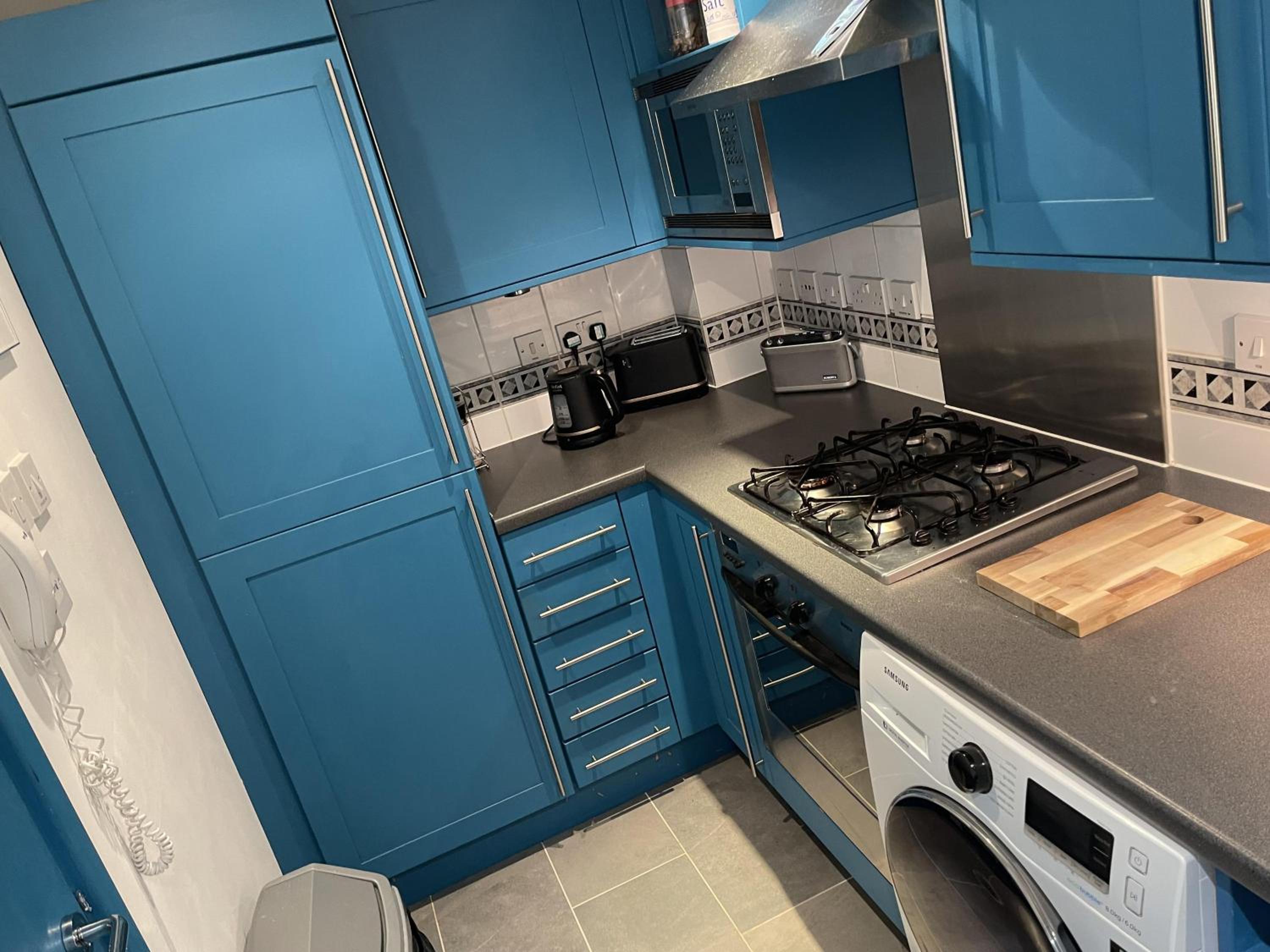 Immaculate 2-Bed Apartment in London view 5