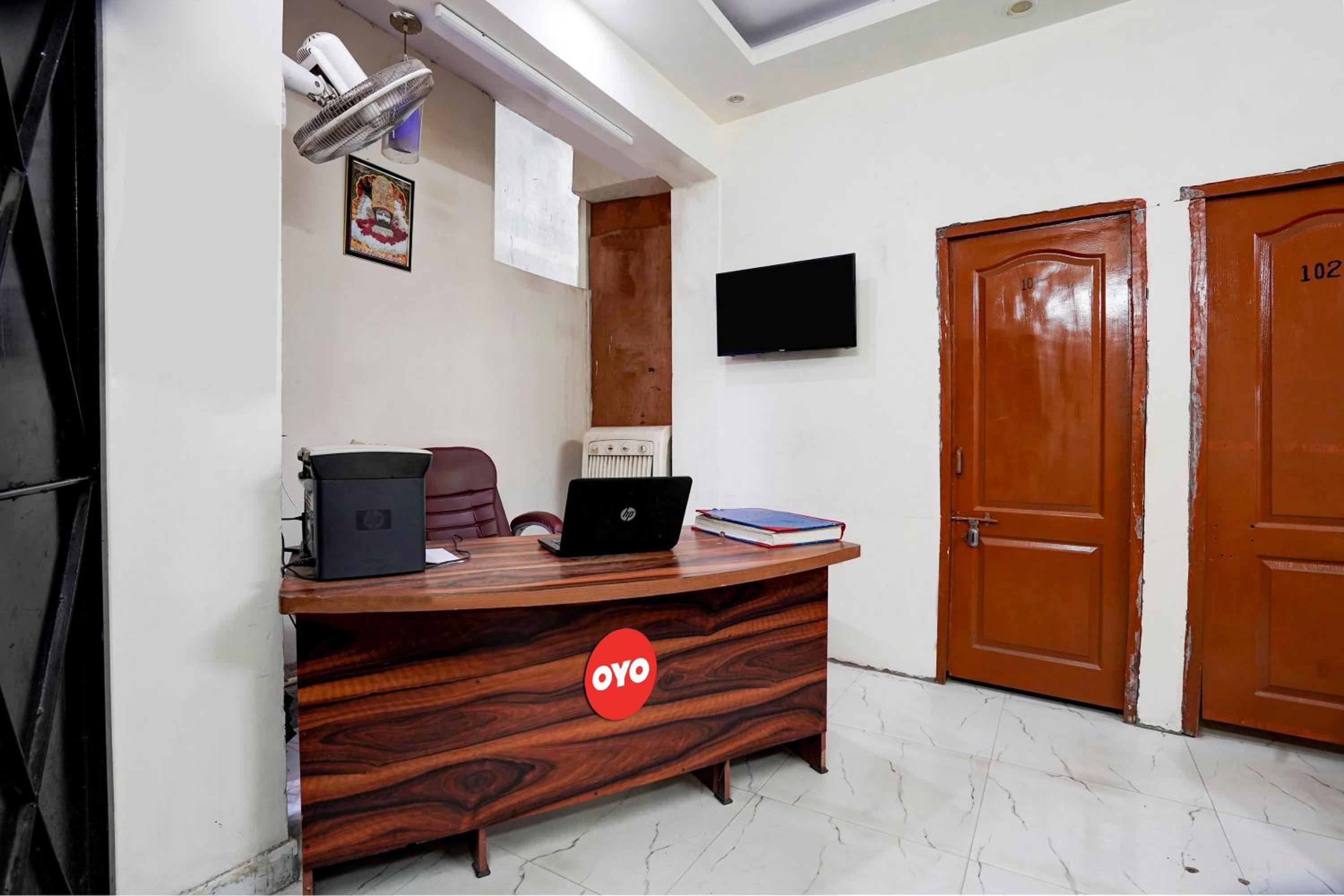 Lobby & Reception
