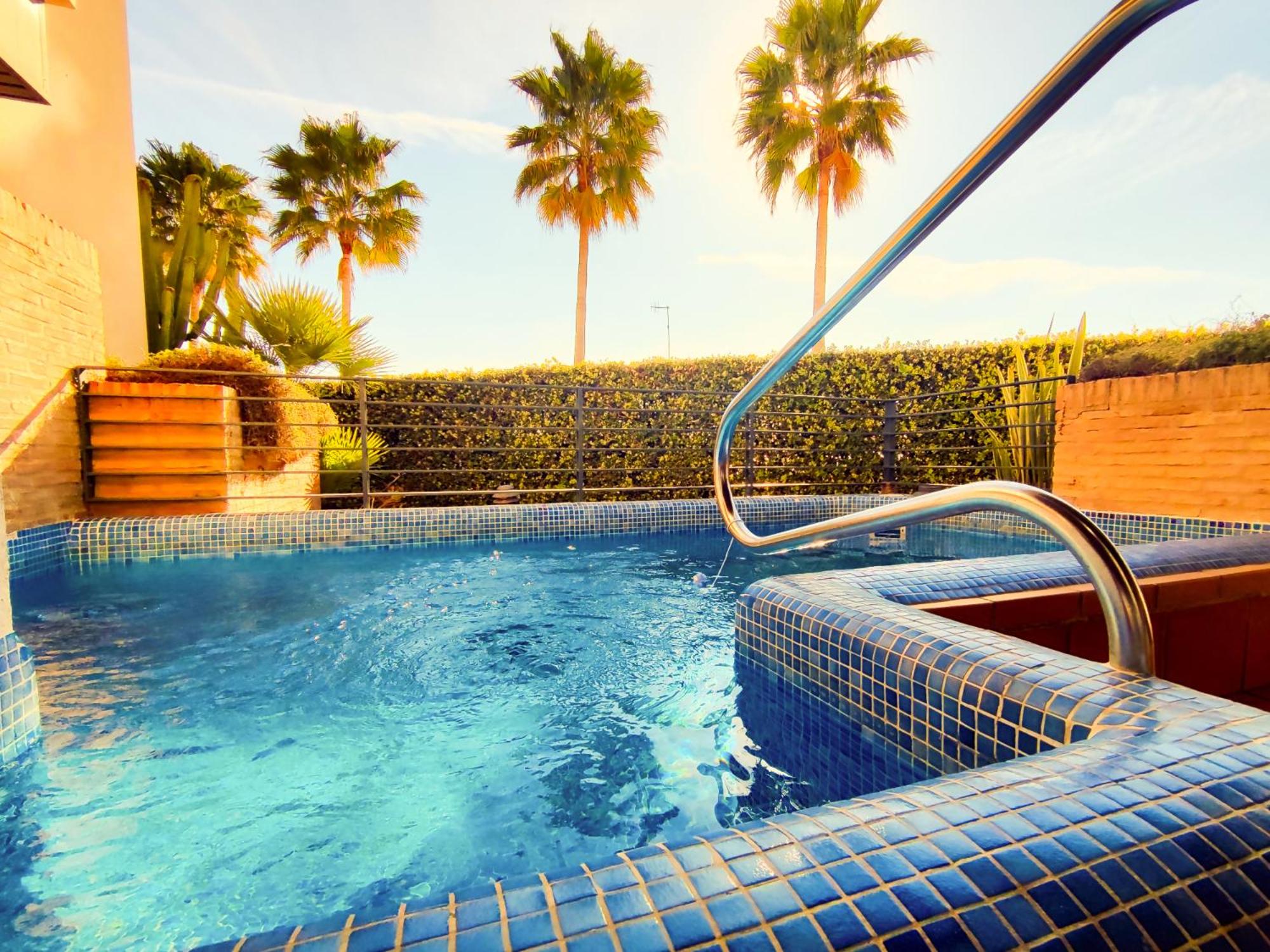 Hotel Luxury 3 Bedrooms Private Heated Pool EHHouse - Image 1