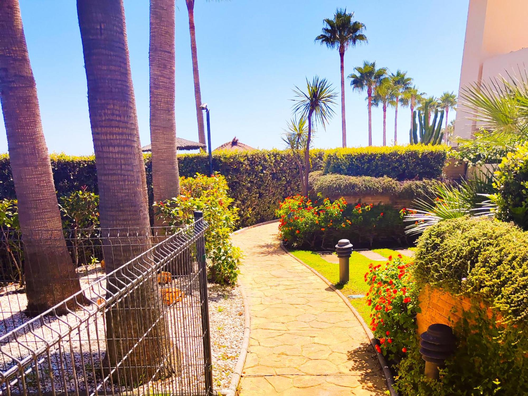 Luxury 3 Bedrooms, Private Heated Pool - EHHouse