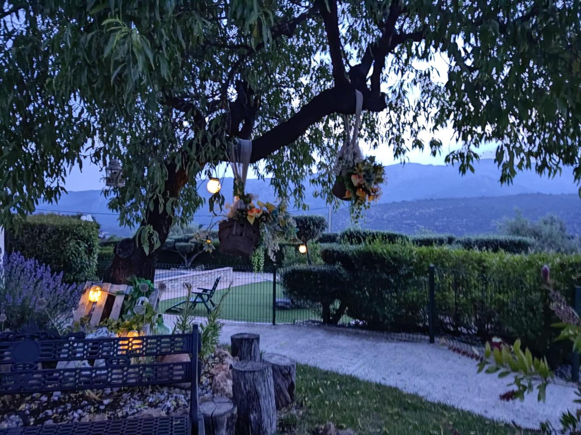 ENTRESIERRAS Apartamentos rurales con chimenea, barbacoa y espacio para eventos