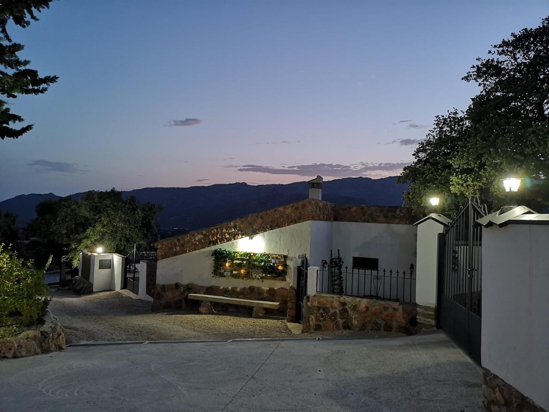 ENTRESIERRAS Apartamentos rurales con chimenea, barbacoa y espacio para eventos