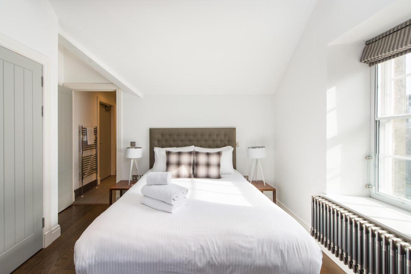 Cool urban apartment with stunning Castle views view 5