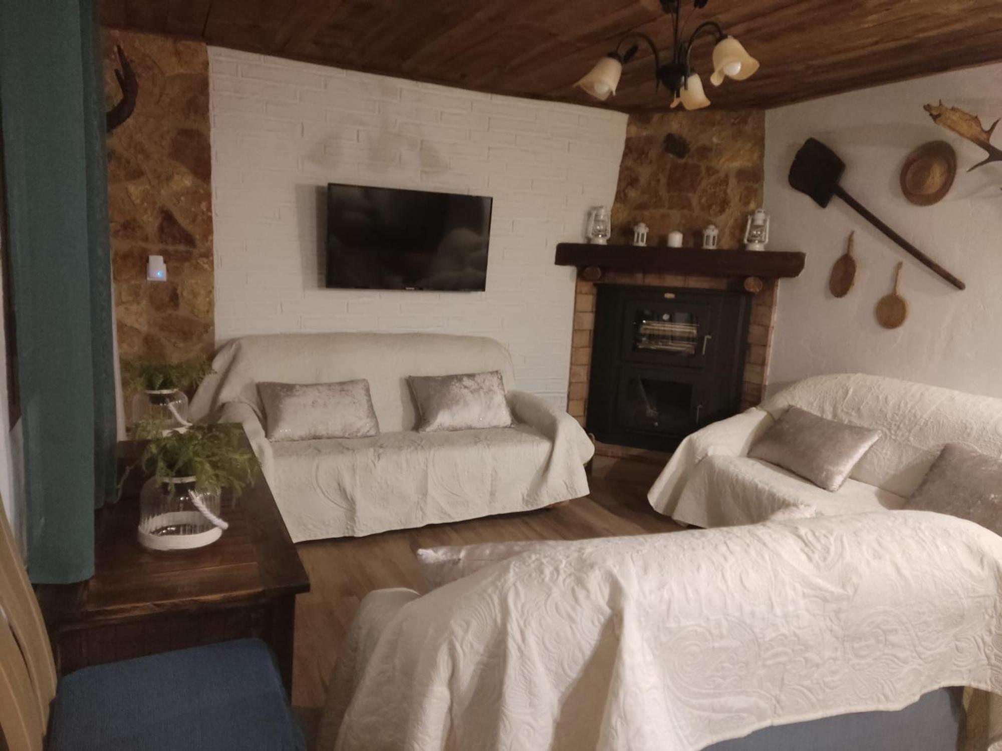 ENTRESIERRAS Apartamentos rurales con chimenea, barbacoa y espacio para eventos