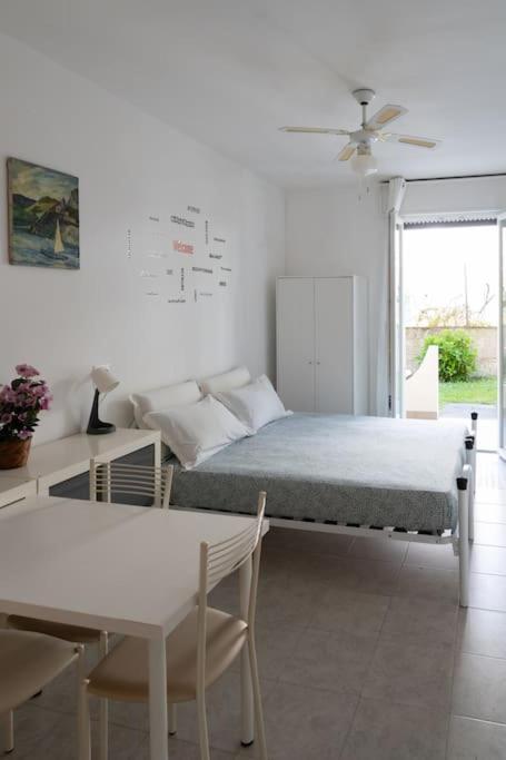 Beachfront Studio Free Parking-Pool 50m from Sea view 4