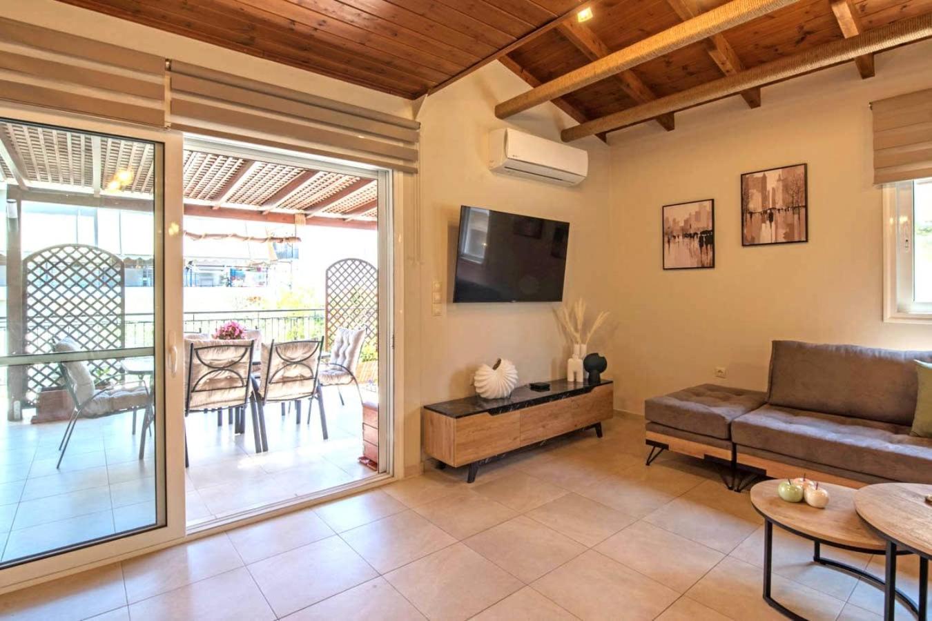 Stunning and spacious apt in Athens photo 2