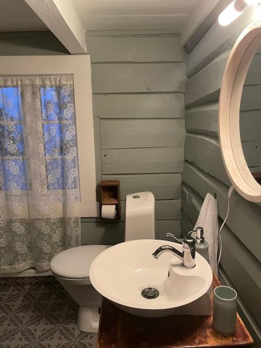 Draget gård, historisk våningshus ved sjøen, rett utenfor Molde view 4