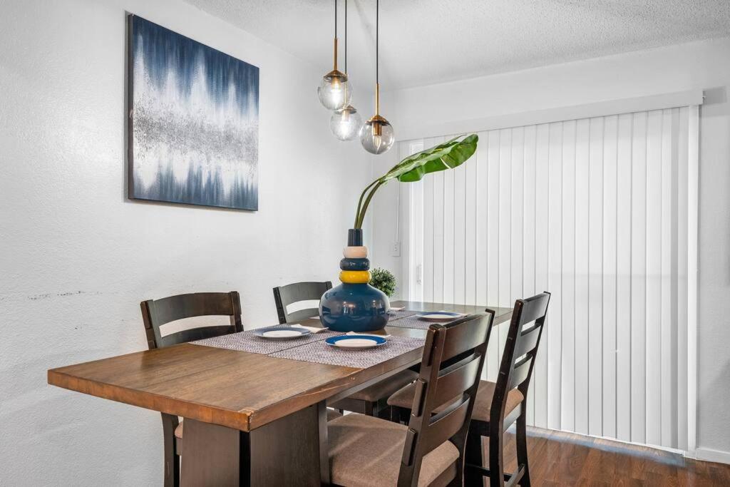Stylish & Comfy Downtown Gem Irving Parking view 2