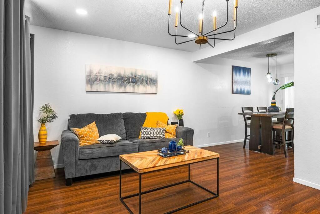 Stylish & Comfy Downtown Gem Irving Parking view 3