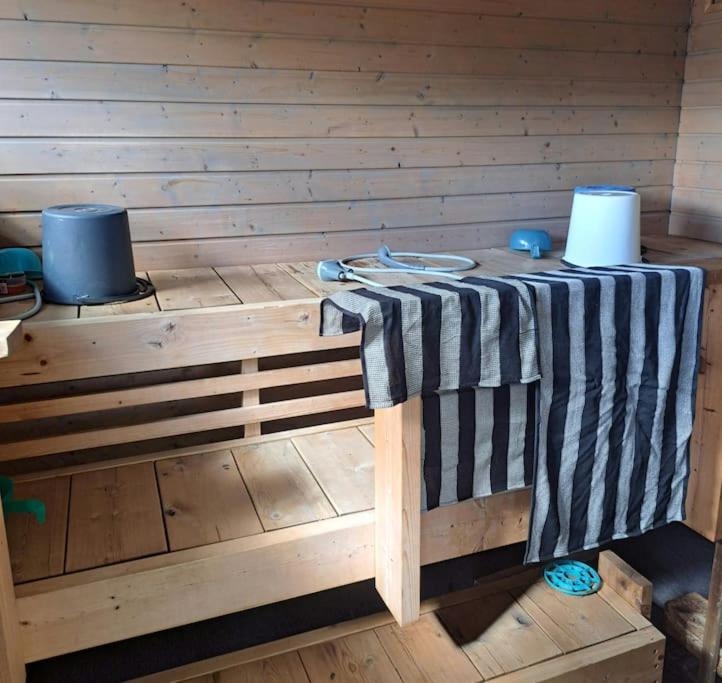 Majoitu joen rannassa