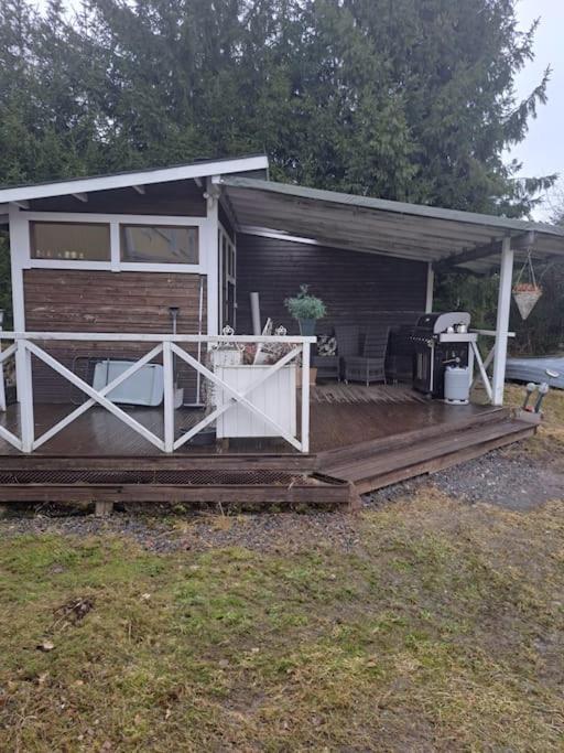 Majoitu joen rannassa