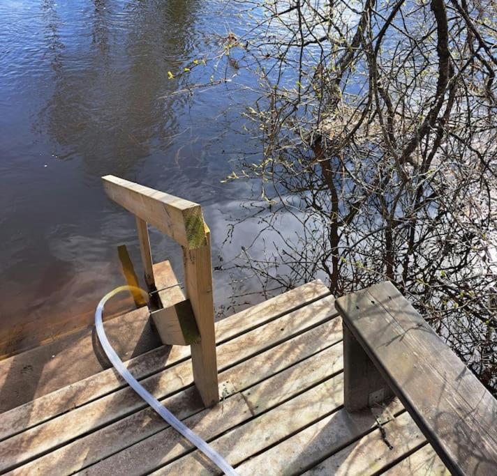 Majoitu joen rannassa