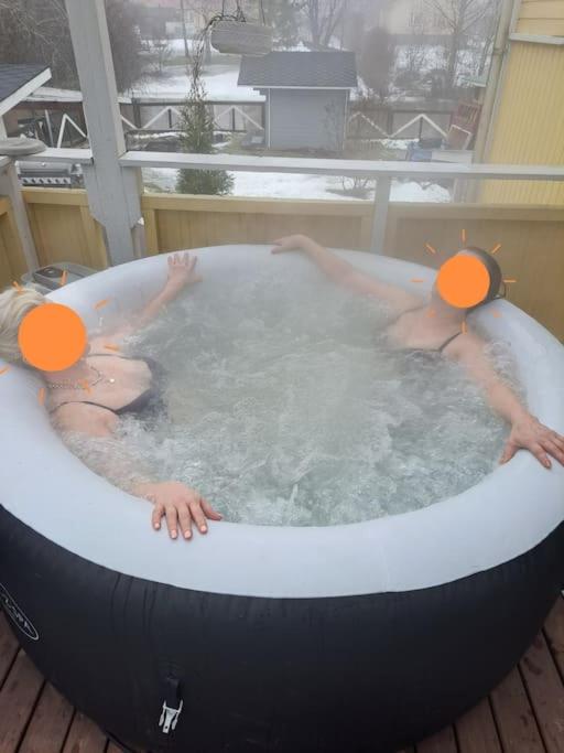 Majoitu joen rannassa