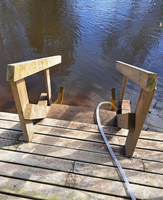 Majoitu joen rannassa