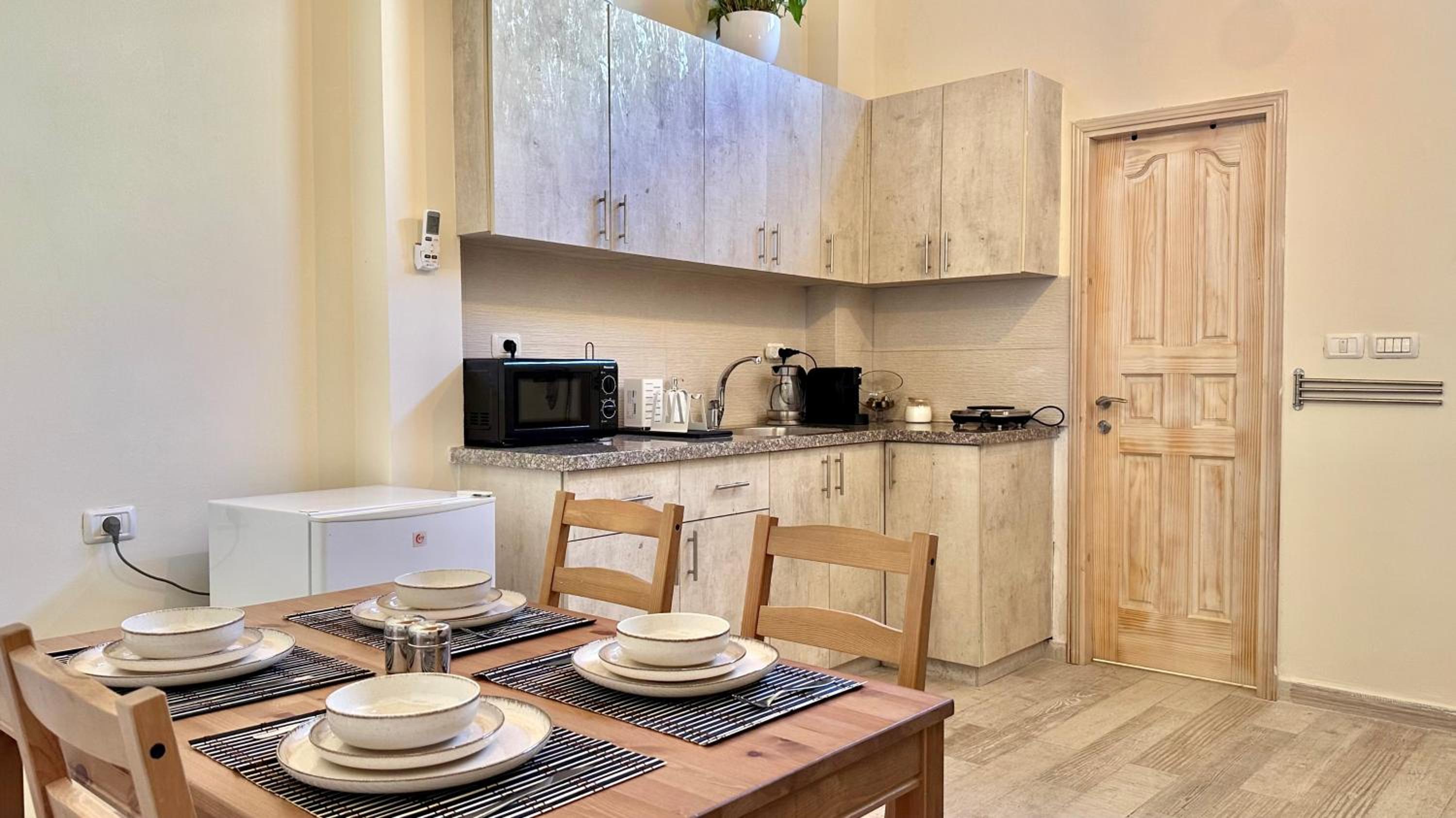 Beautiful apartment with a balcony in downtown view 4