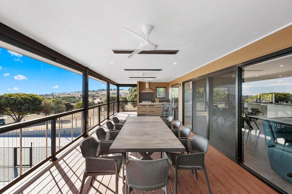 The Lux Country Retreat - large swimming pool - immaculate views and stylish comfort!