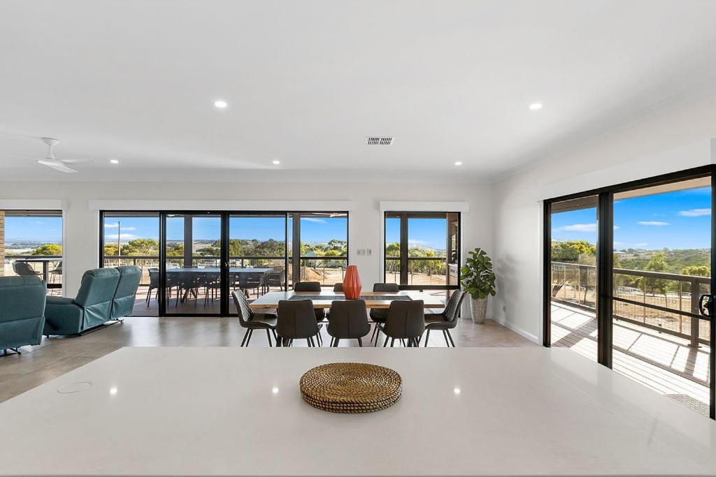 The Lux Country Retreat - large swimming pool - immaculate views and stylish comfort!