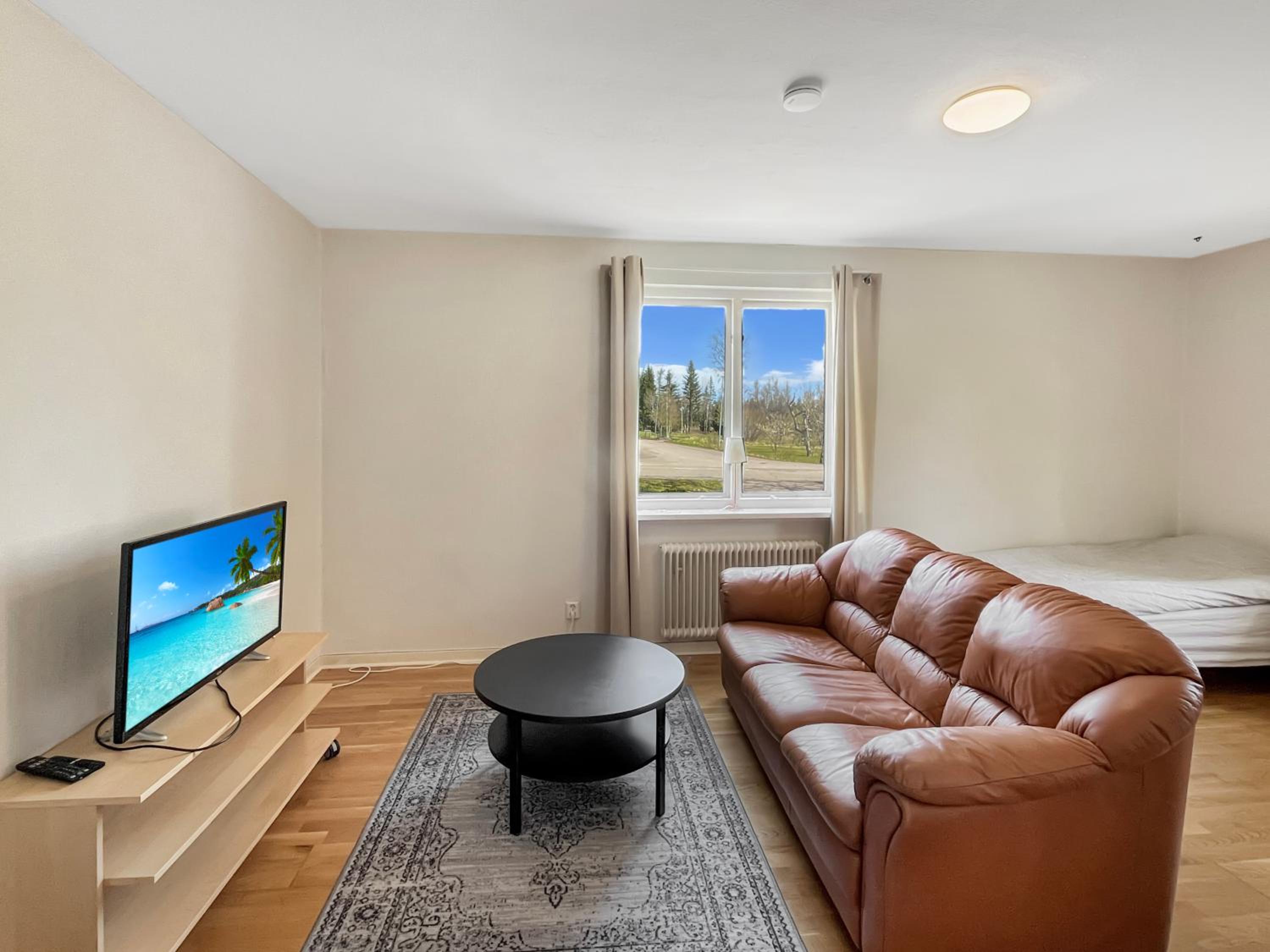 Coparate Housing - Equipped Apartments For Work Crews - Up To 20 Beds! view 4