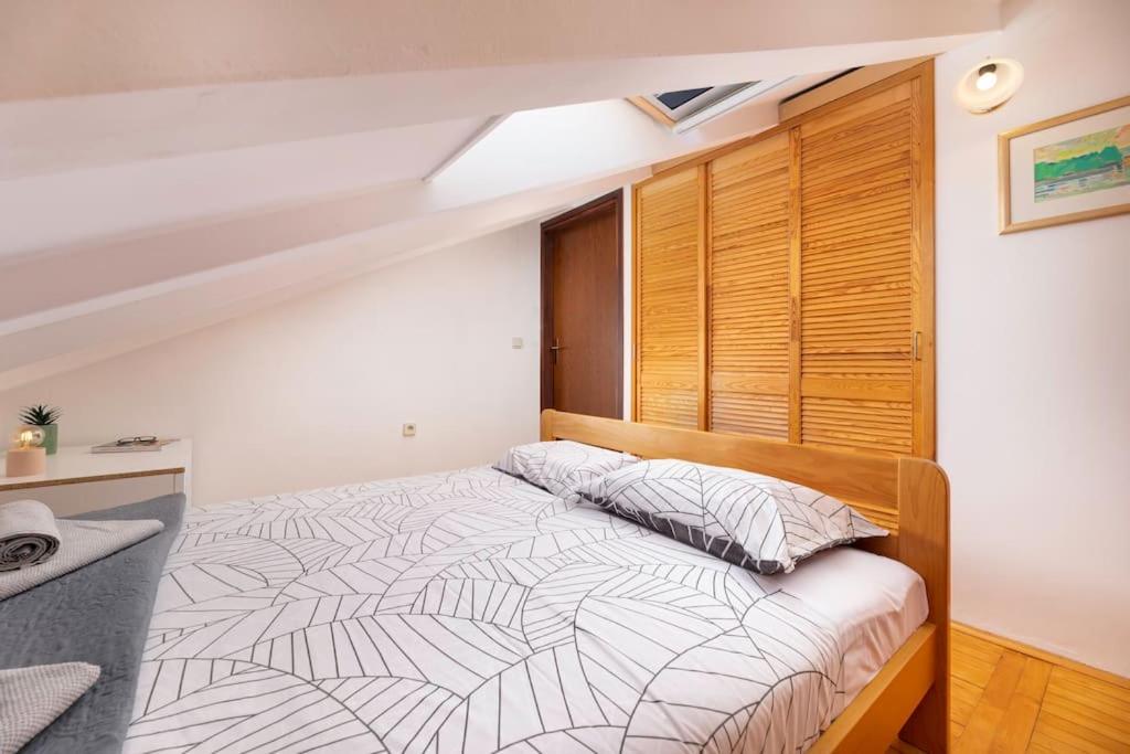 Apartment Olive with wonderful sea view - 500 m from beach photo 2