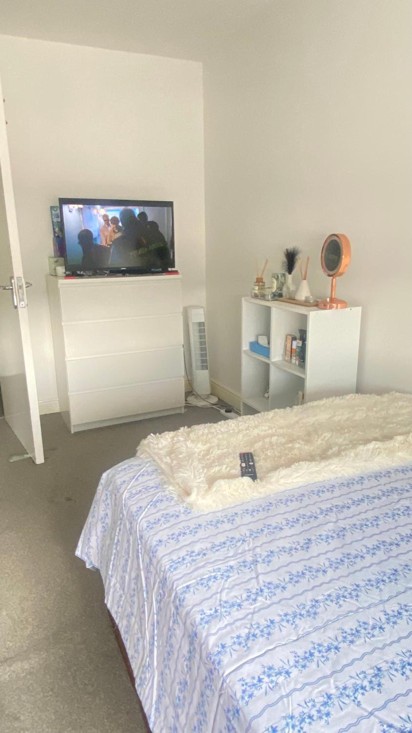 Nice room on the friendly flat