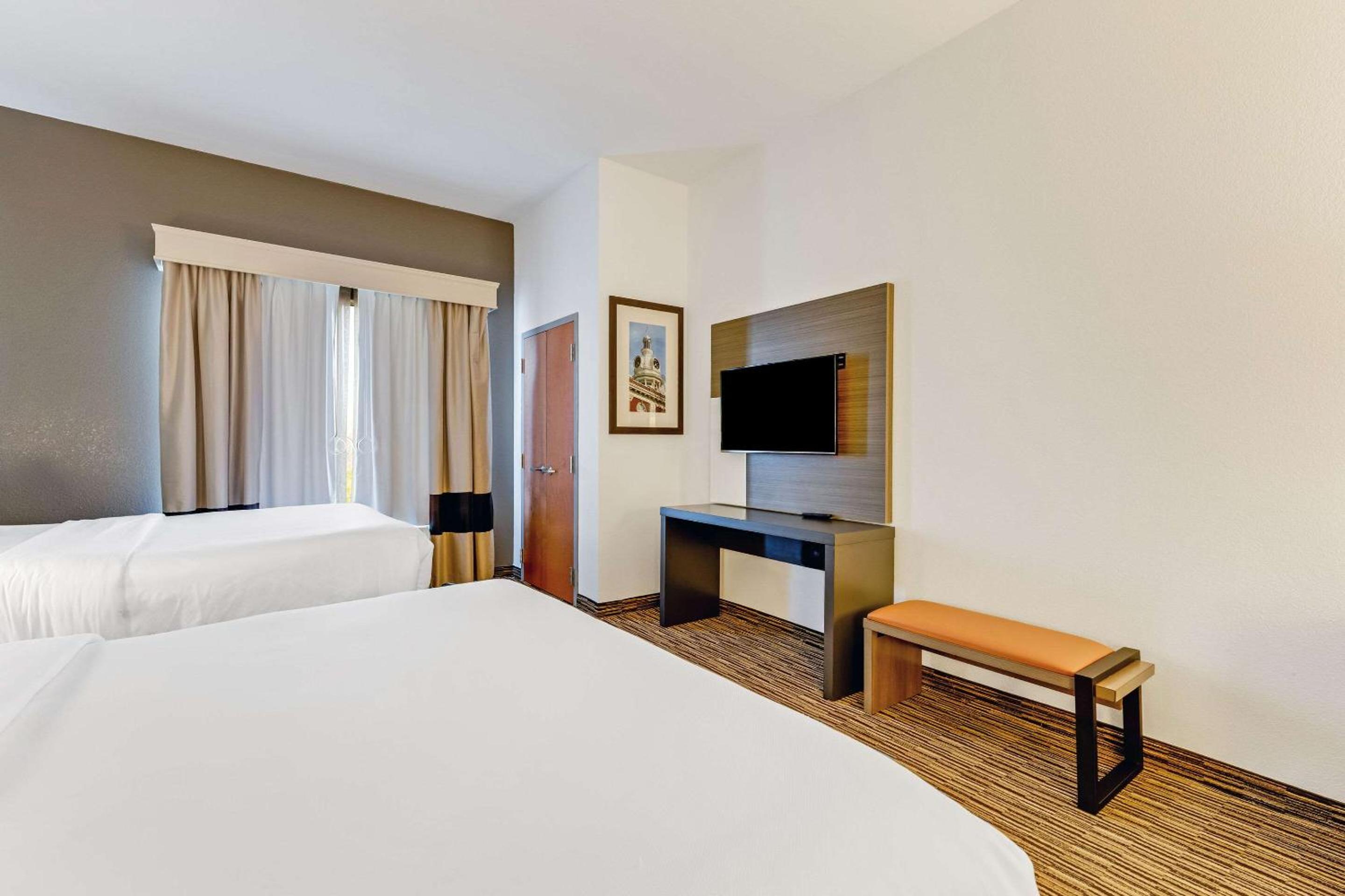 Murfreesboro Vacations - Comfort Suites - Property Image 41