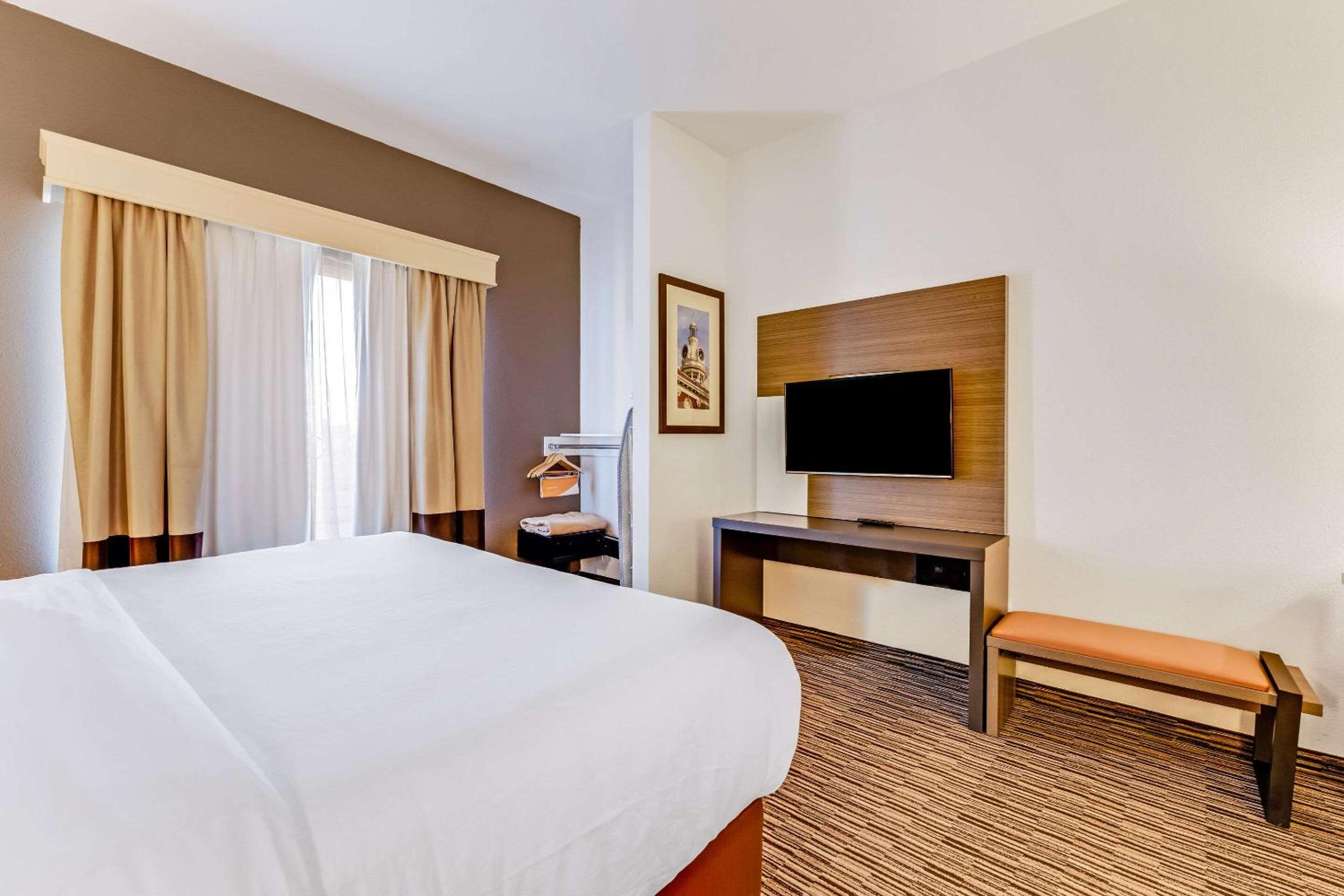 Murfreesboro Vacations - Comfort Suites - Property Image 44