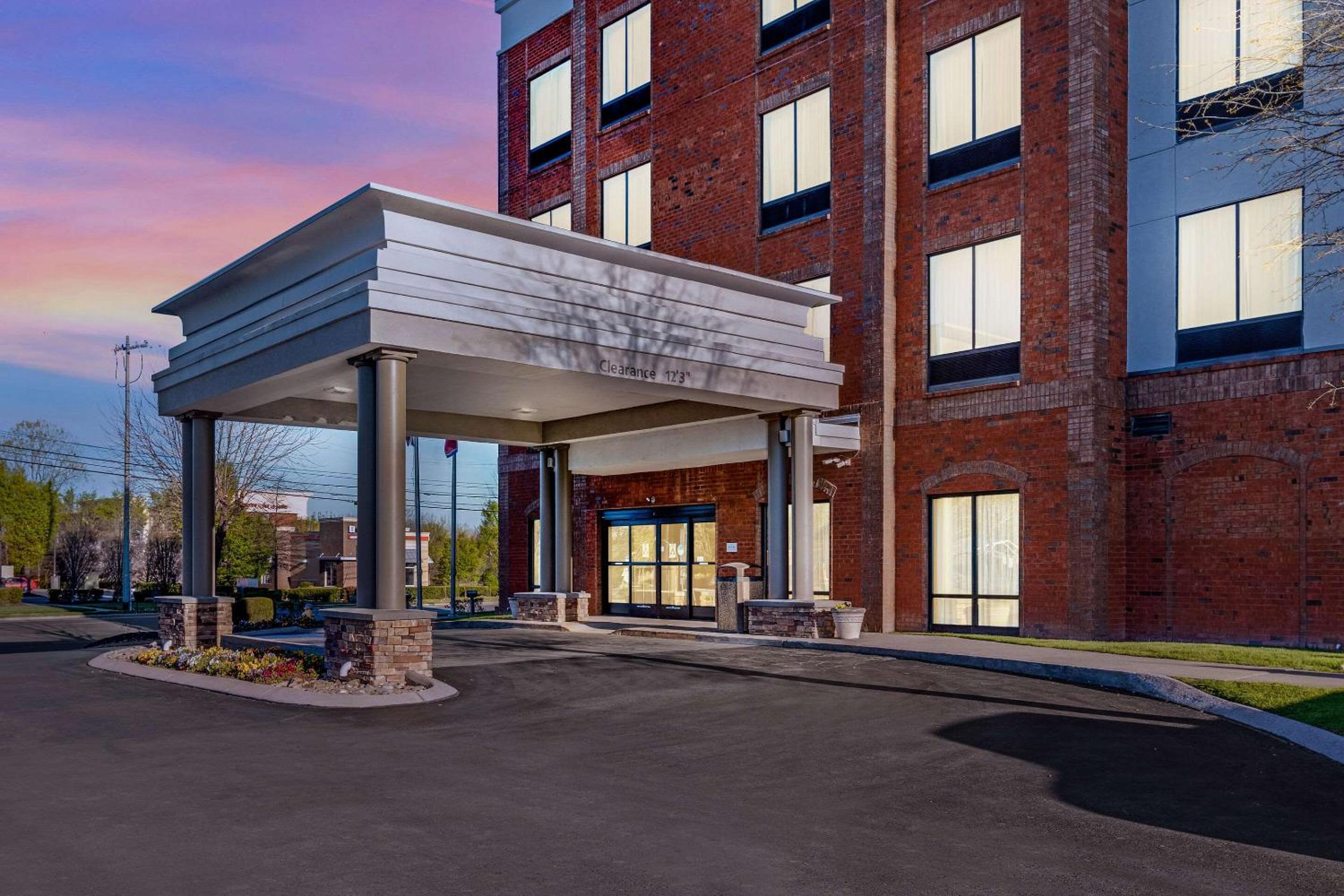 Murfreesboro Vacations - Comfort Suites - Property Image 16