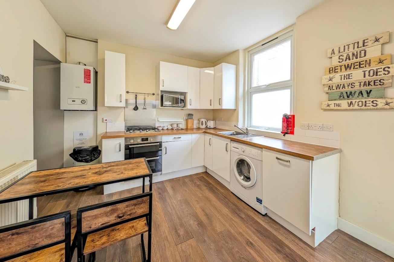 Town Centre House for 6 Guests view 3