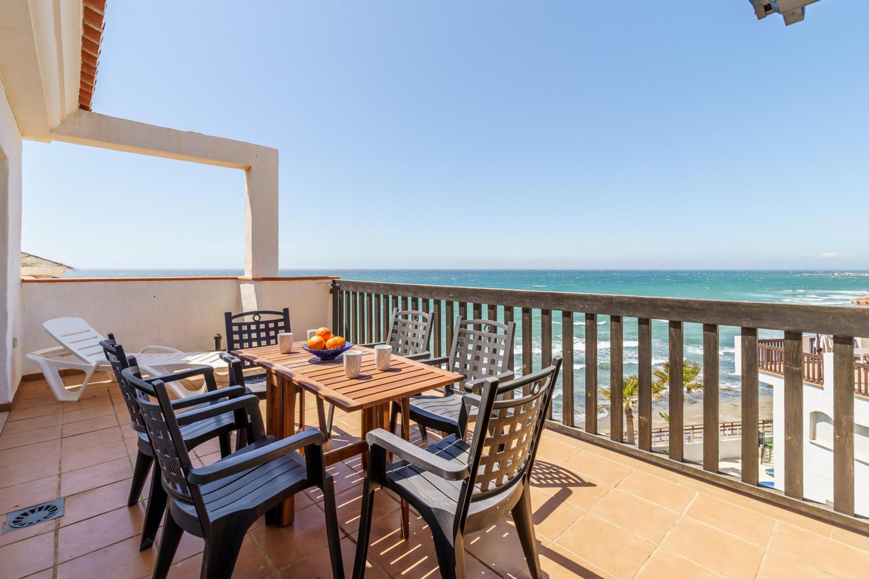 Puerta Del Mar Penthouse Beachfront - Happy Rentals photo 1