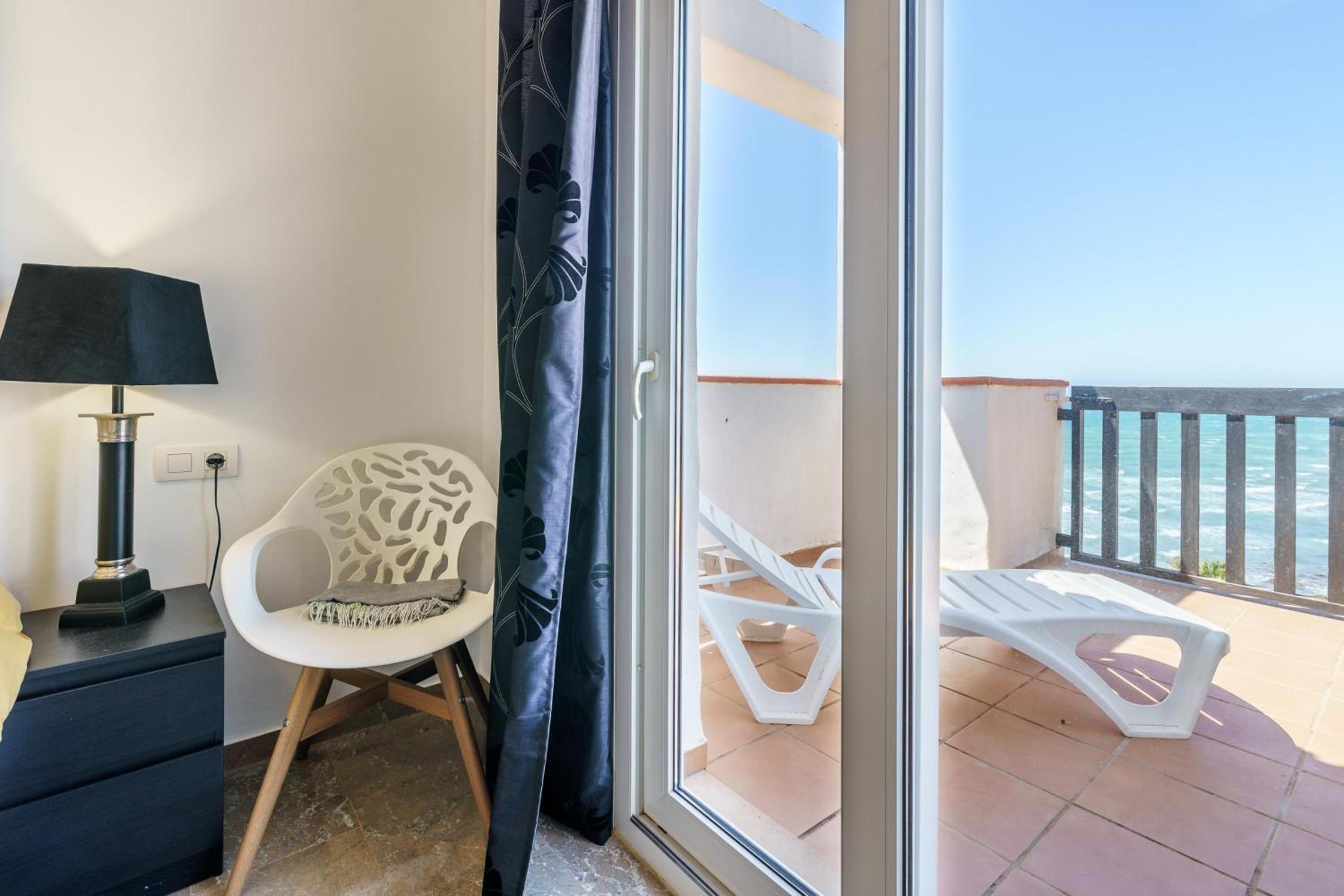 Puerta Del Mar Penthouse Beachfront - Happy Rentals photo 4