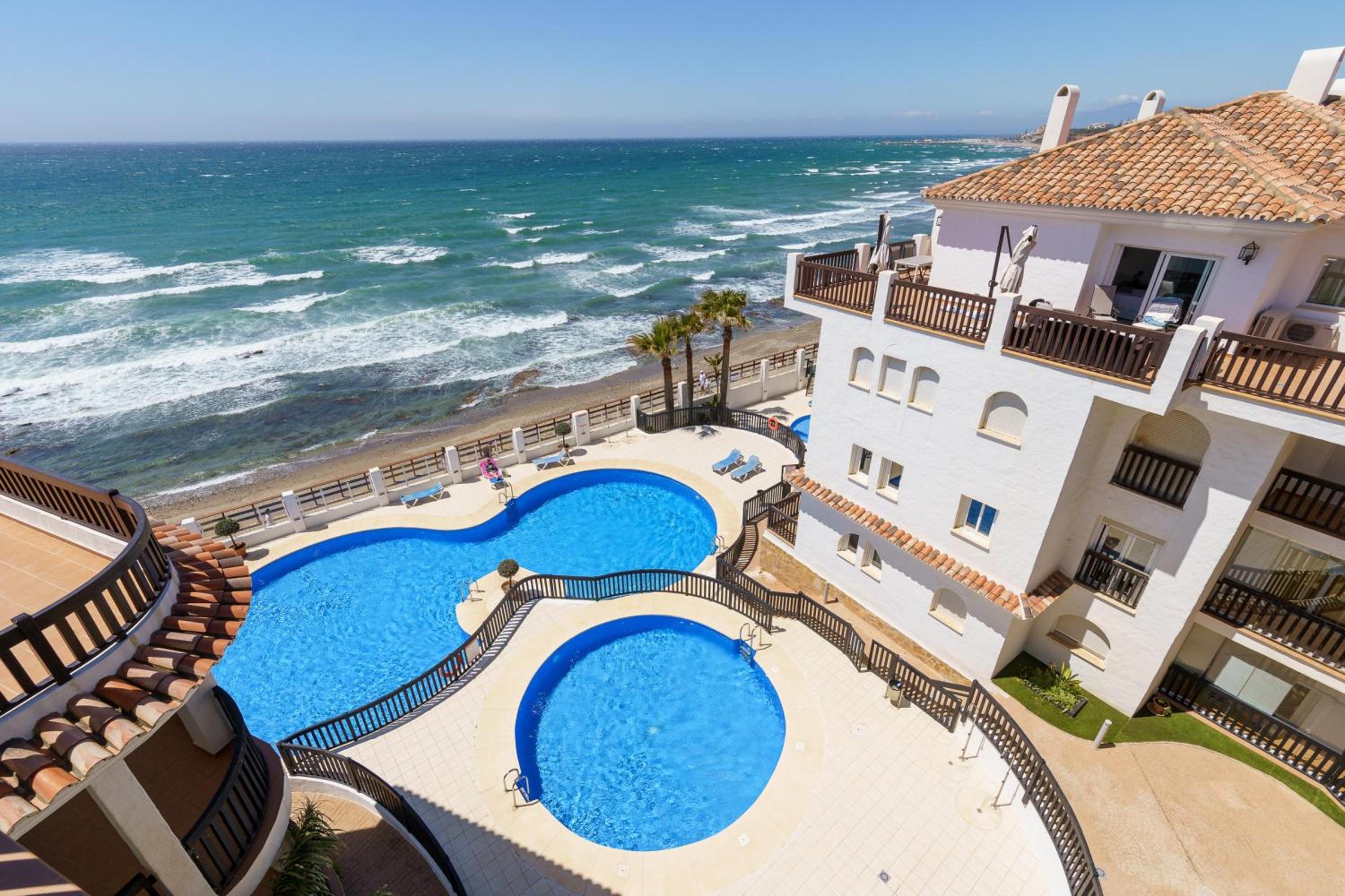 Puerta Del Mar Penthouse Beachfront - Happy Rentals photo 2