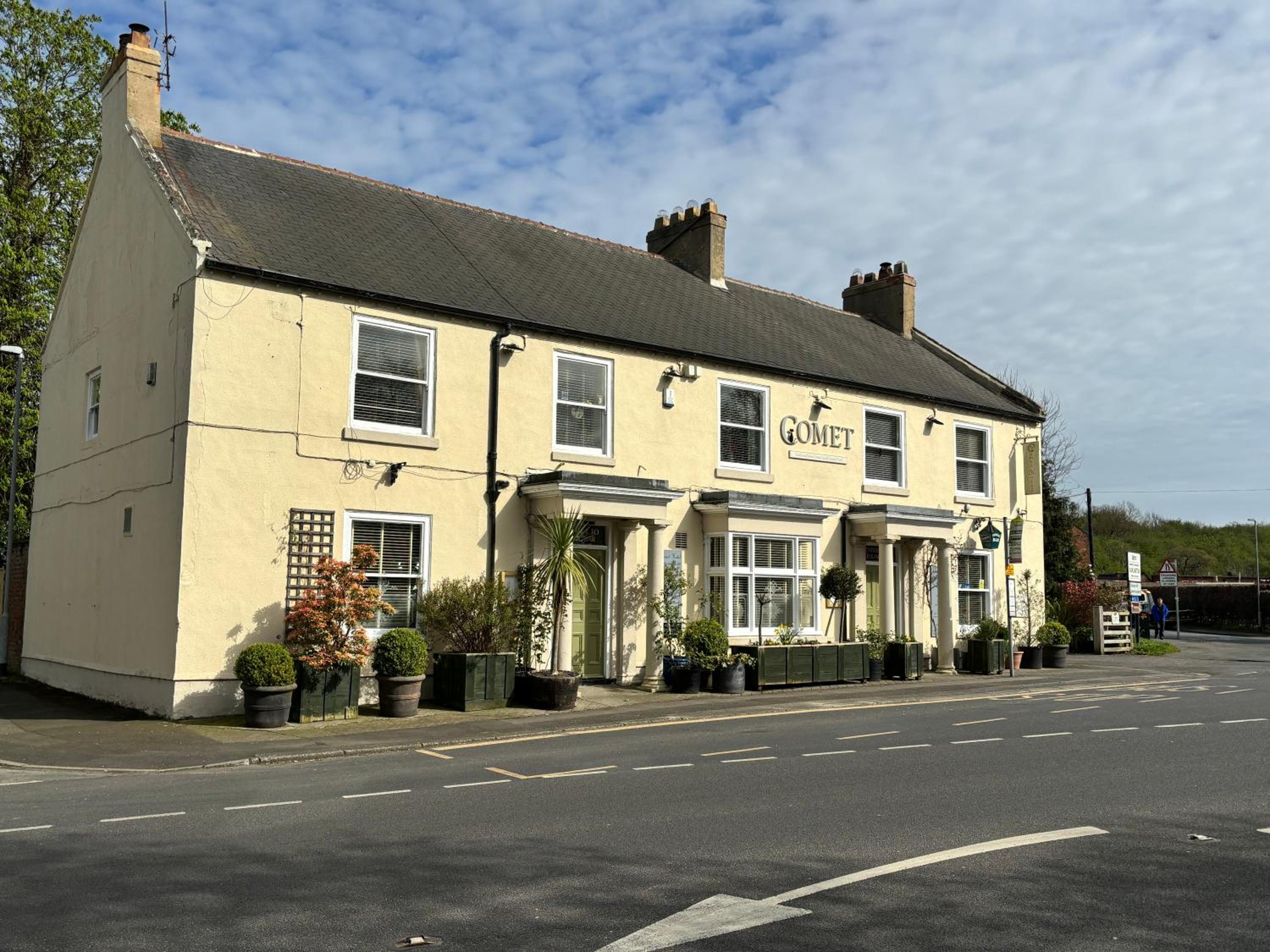 Beckside Gorgeous village home