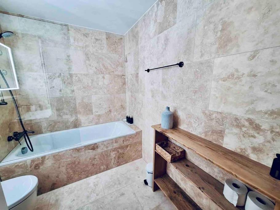 Modern LAAX apt, Swimming Pools, Wellness & Tennis
