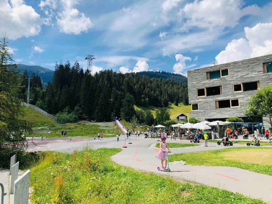 Modern LAAX apt, Swimming Pools, Wellness & Tennis