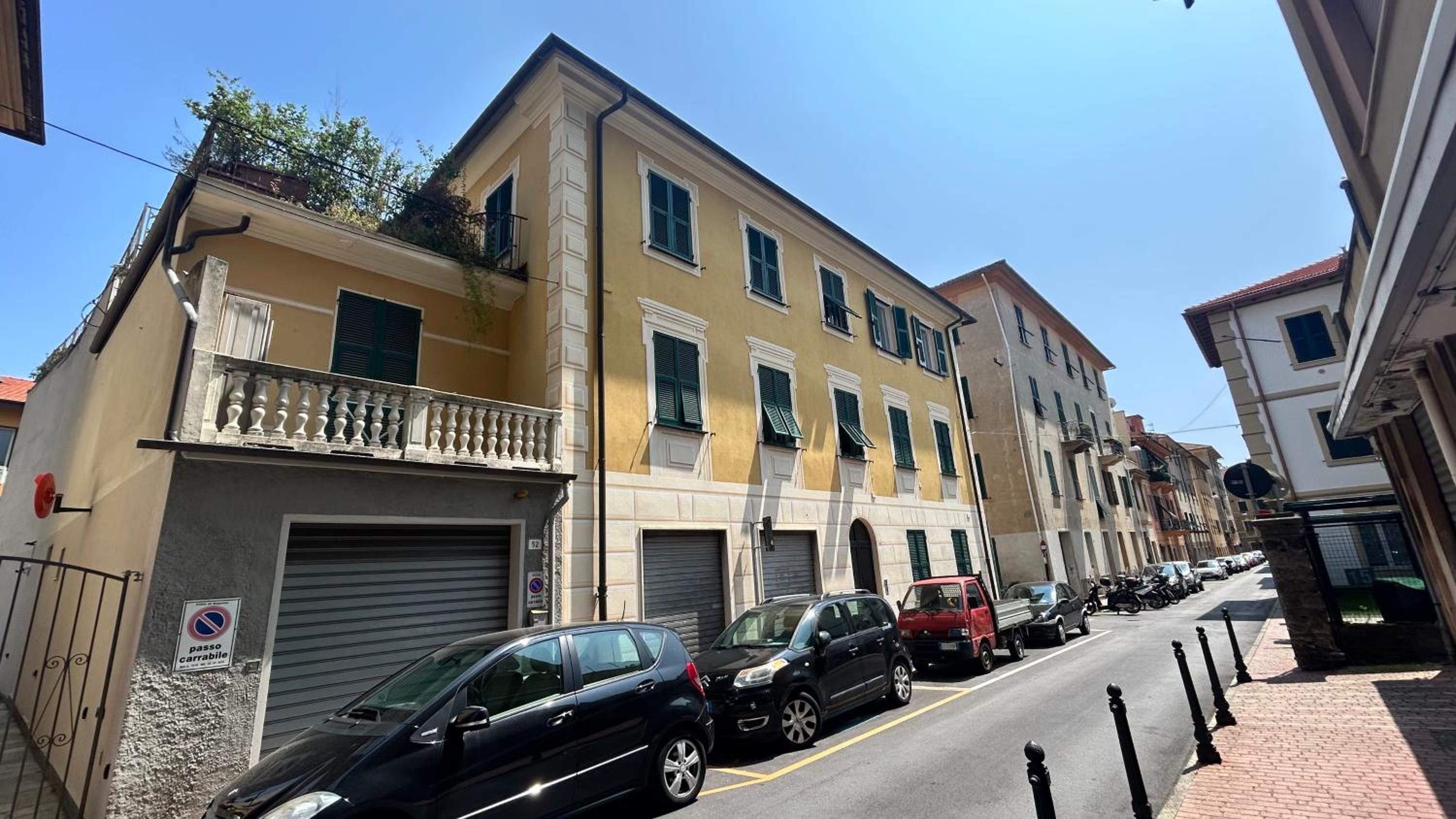 Chic & Renovated- Prime Location - 4 min walk to Seaside view 3