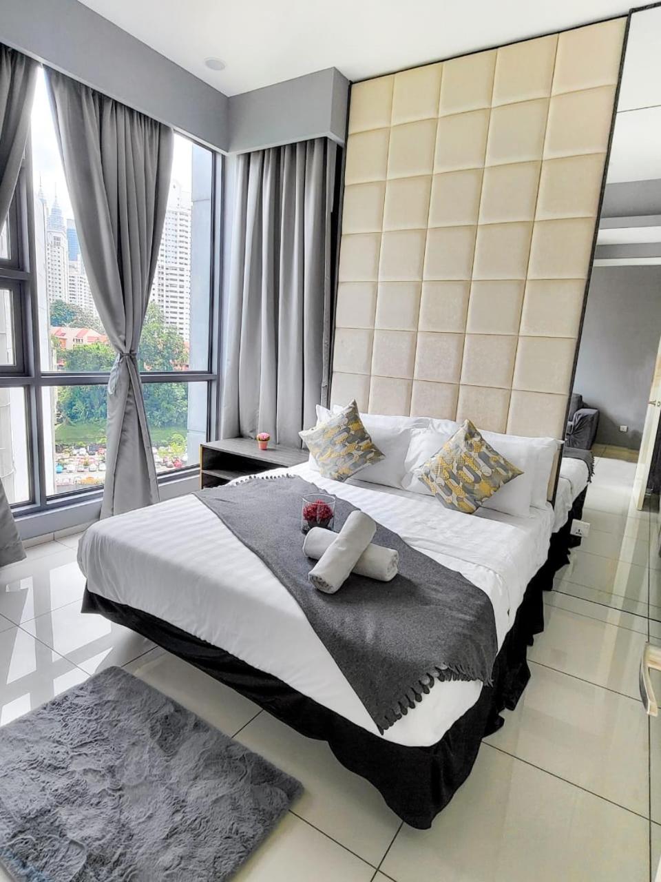 Robertson Apartment with City View