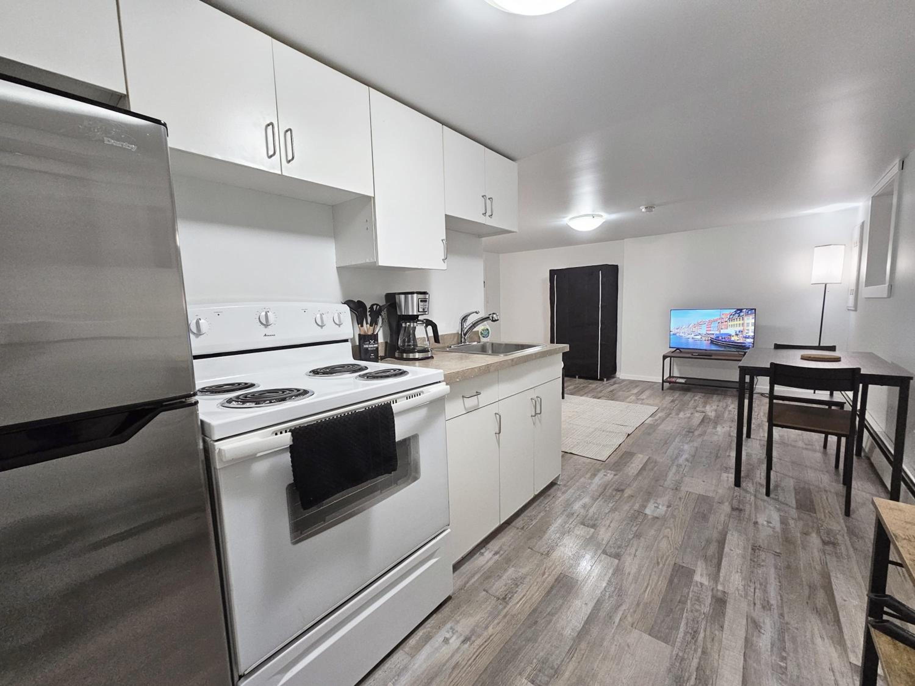 Affordable Double Bed Parking Downtown A plus WiFi