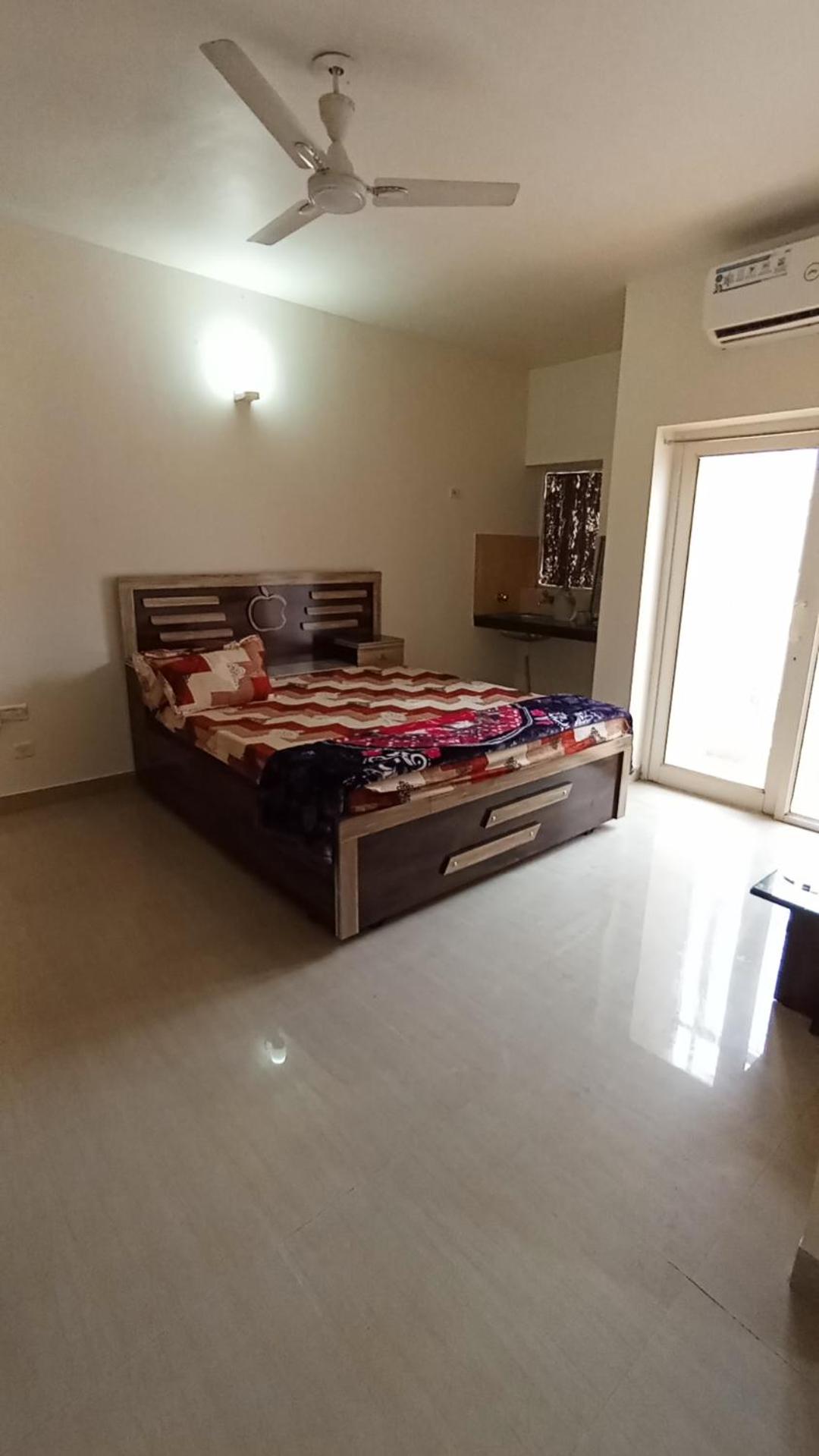 Ac Beautiful Luxury stay in Omaxe Vrindavan Jai bankebihariji by Shishamare view 4