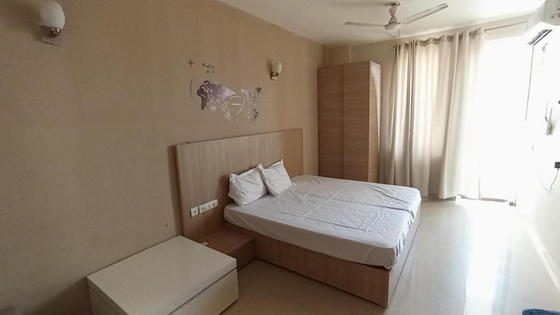 Ac Beautiful Luxury stay in Omaxe Vrindavan Jai bankebihariji by Shishamare view 2