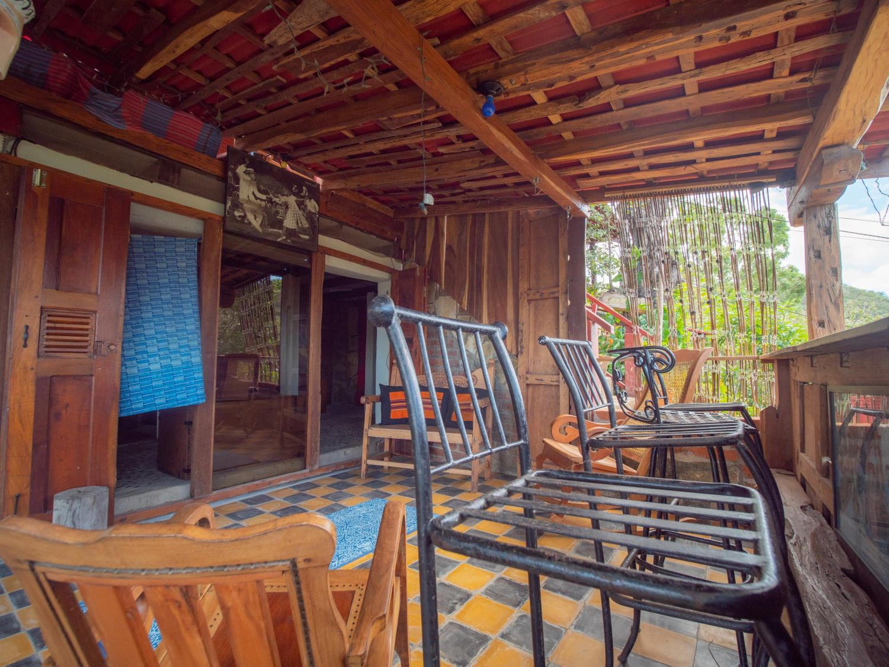 Cozy Apartment, Bayview, 3 blocks to beach/center view 4