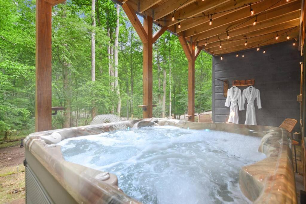 Luxie Bear Retreat view 3